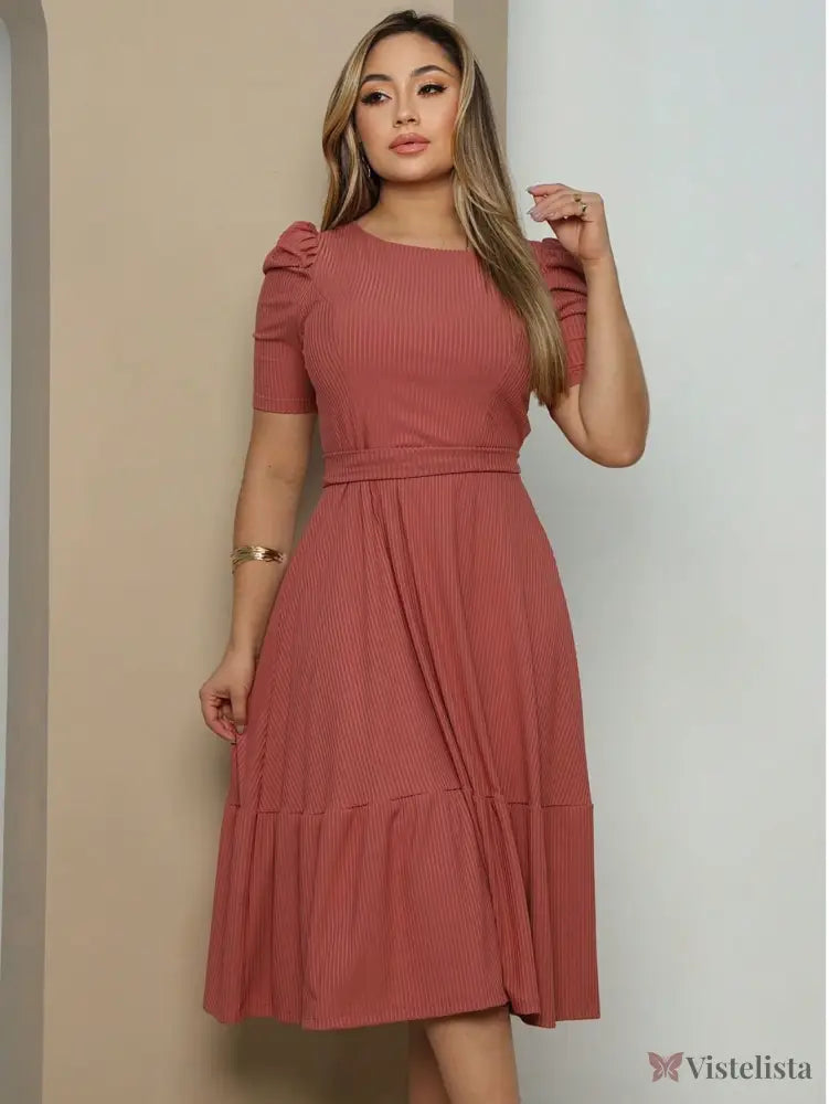 Vestido Midi Evasê Elegante Com Cinto E Babado Na Barra Vestido Midi Evasê Elegante Com Cinto E Babado Na Barra