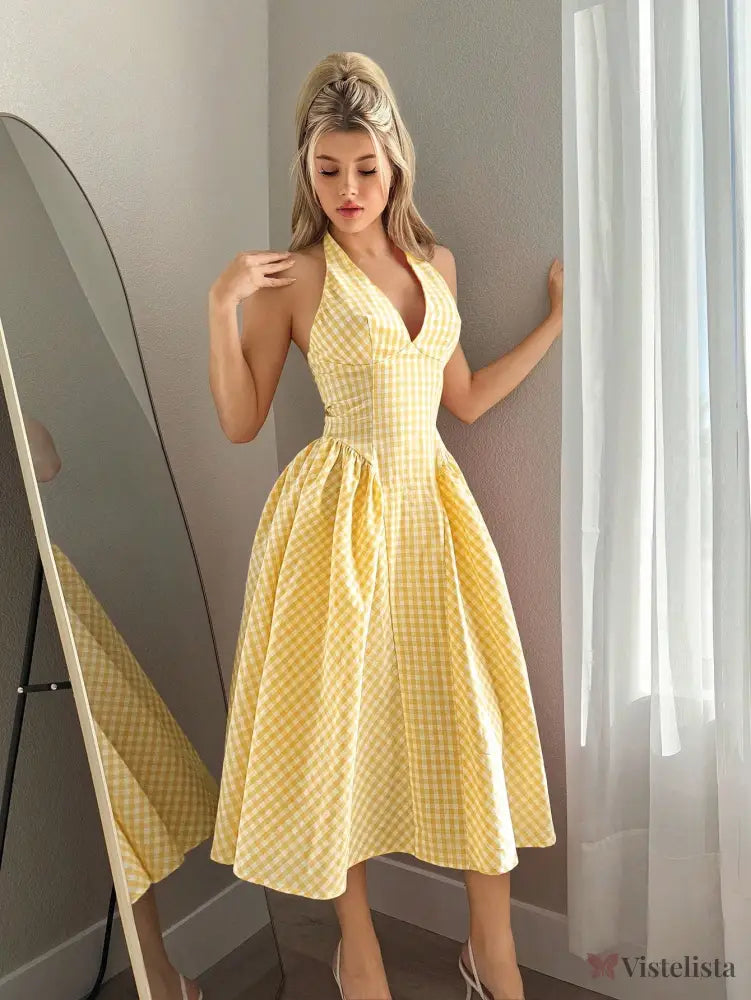 Vestido Midi Rodado Com Decote Halter E Estampa Vichy Vestido Midi Rodado Com Decote Halter E Estampa Vichy