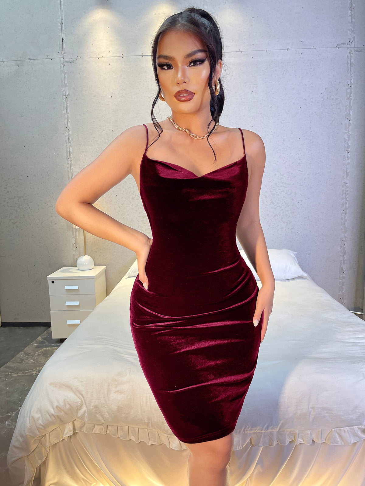 Vestido Midi Festa Elegante Em Veludo Com Brilho