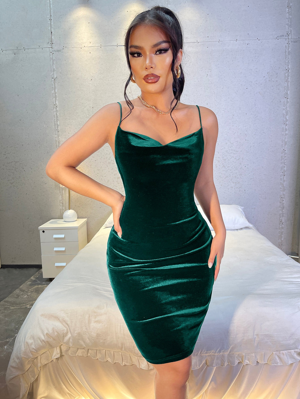 Vestido Midi Festa Elegante Em Veludo Com Brilho