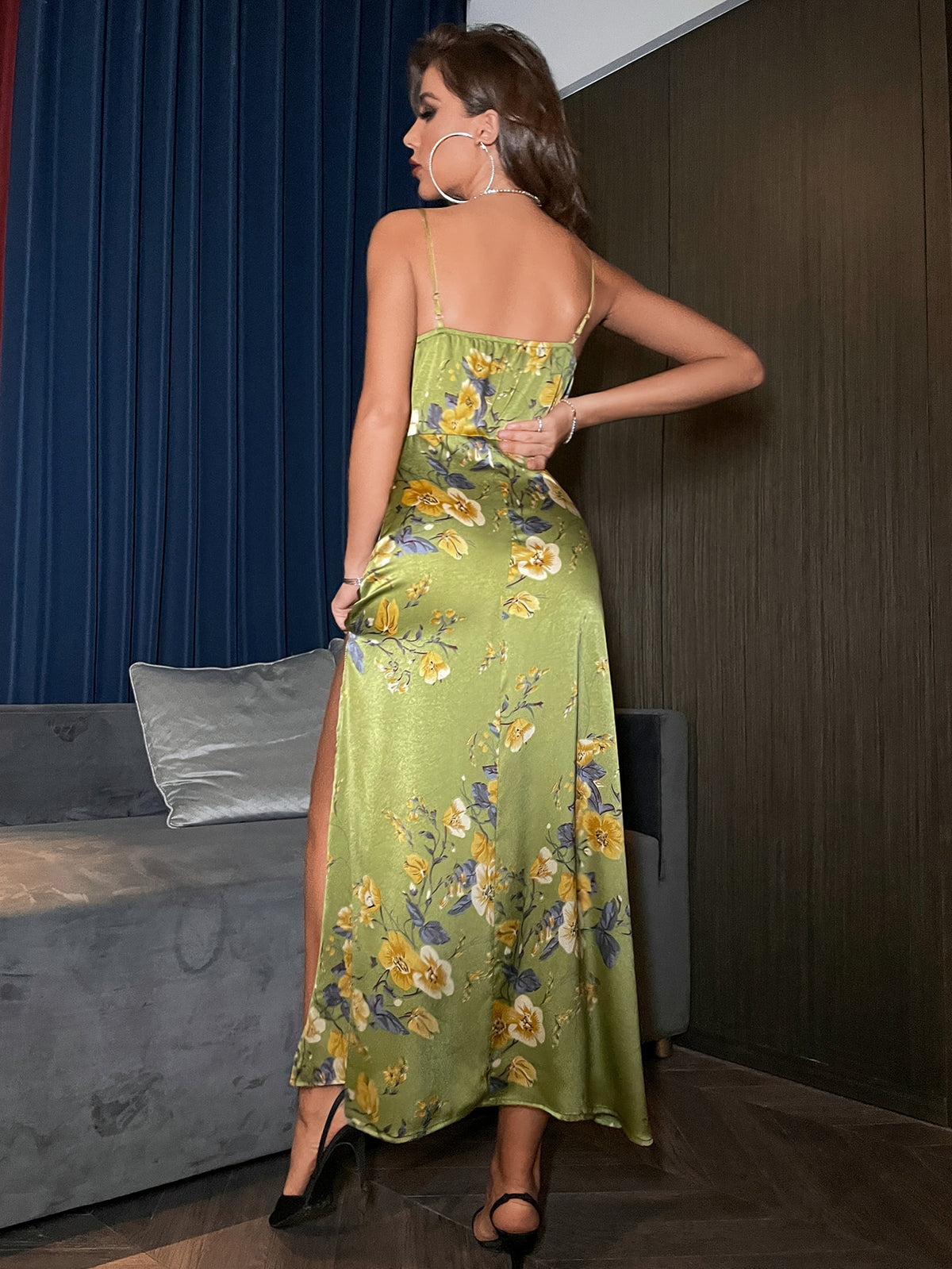 Vestido Longo De Cetim Floral Com Fenda Lateral