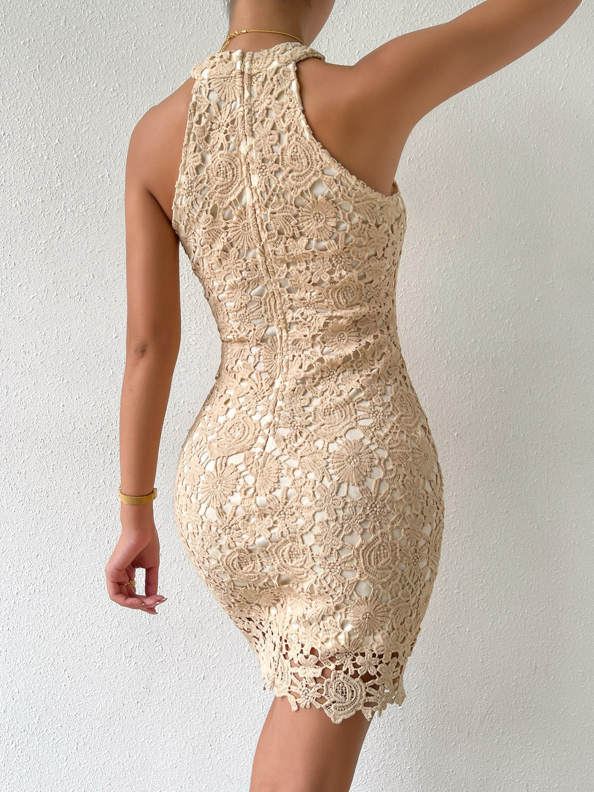 Vestido Curto Renda Floral Elegante Com Decote Halter