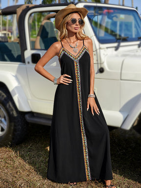 Vestido Longo Preto Com Alças Finas E Detalhe Étnico Frontal