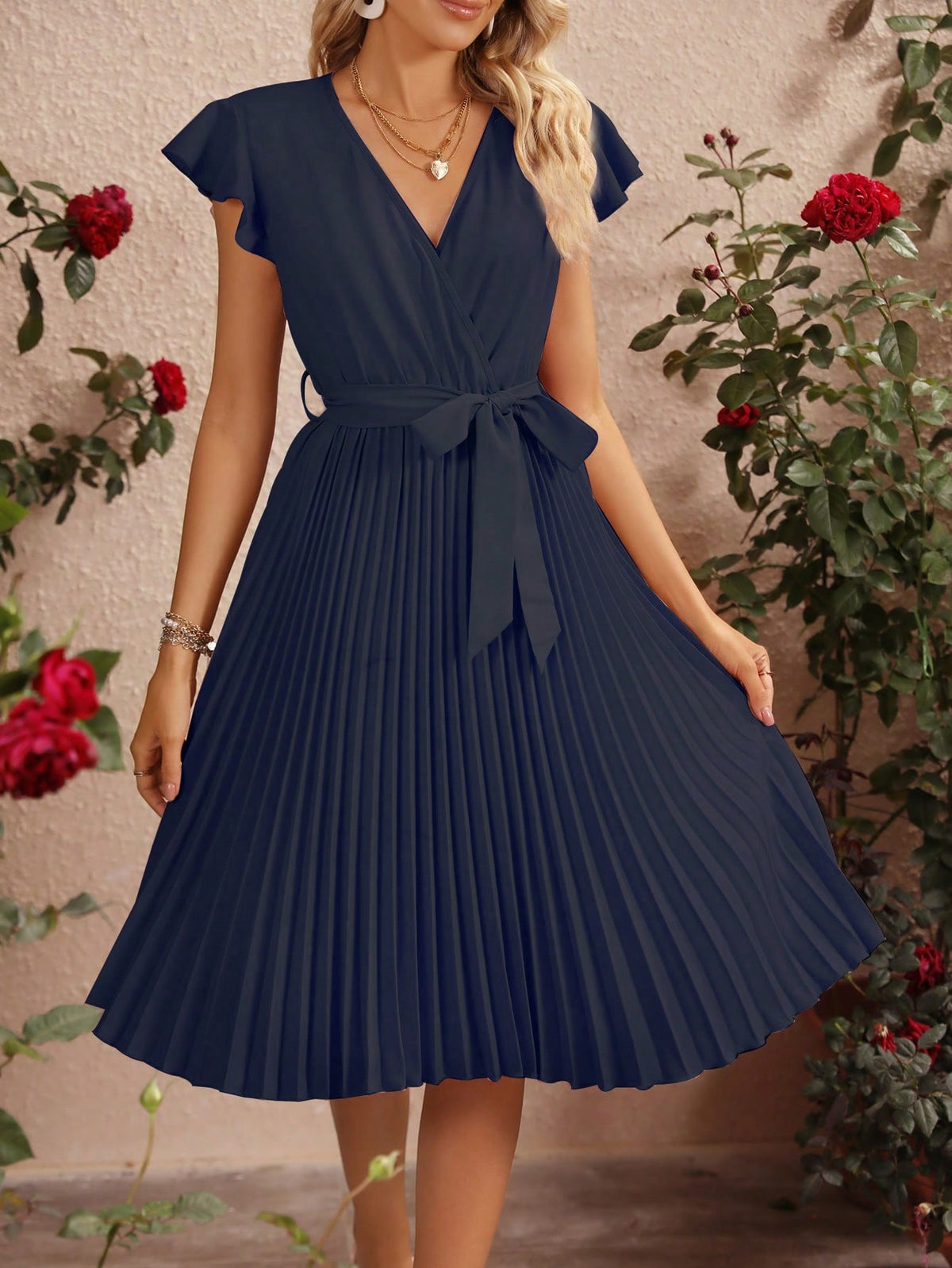 Vestido Midi Plissado Com Cinto E Decote V
