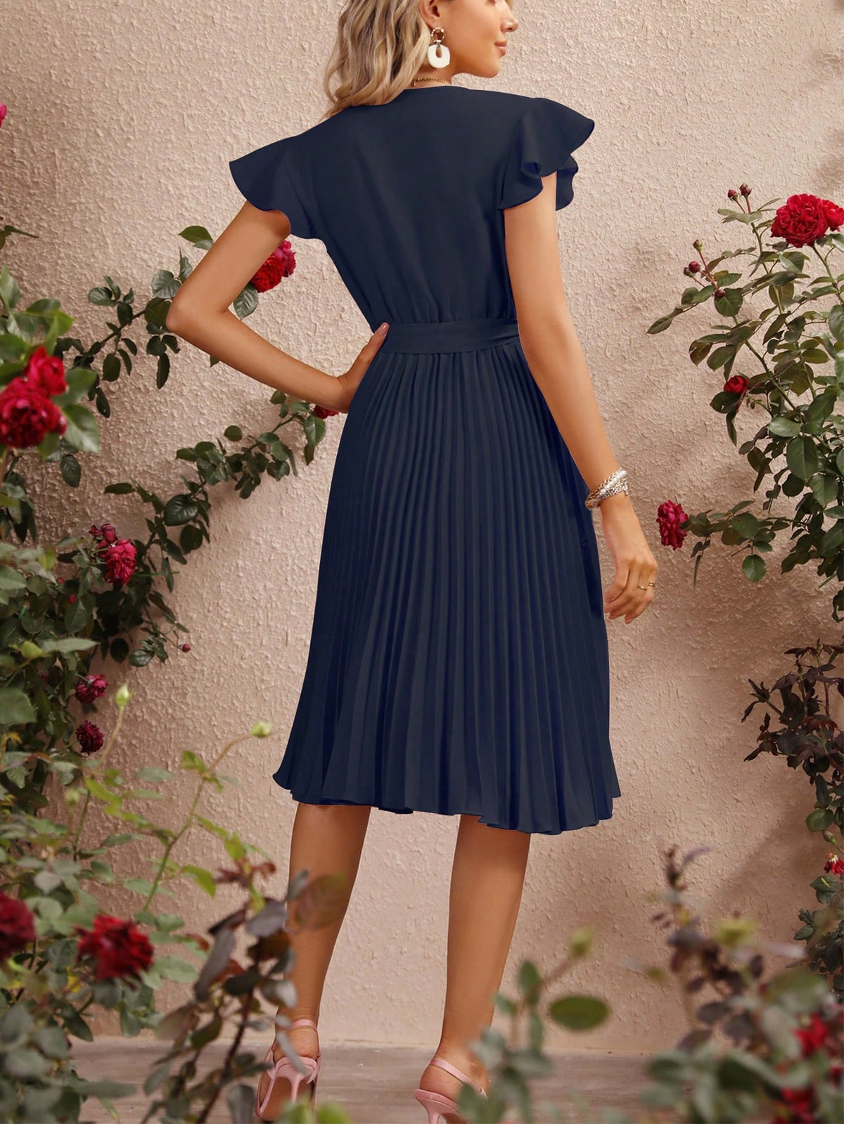 Vestido Midi Plissado Com Cinto E Decote V