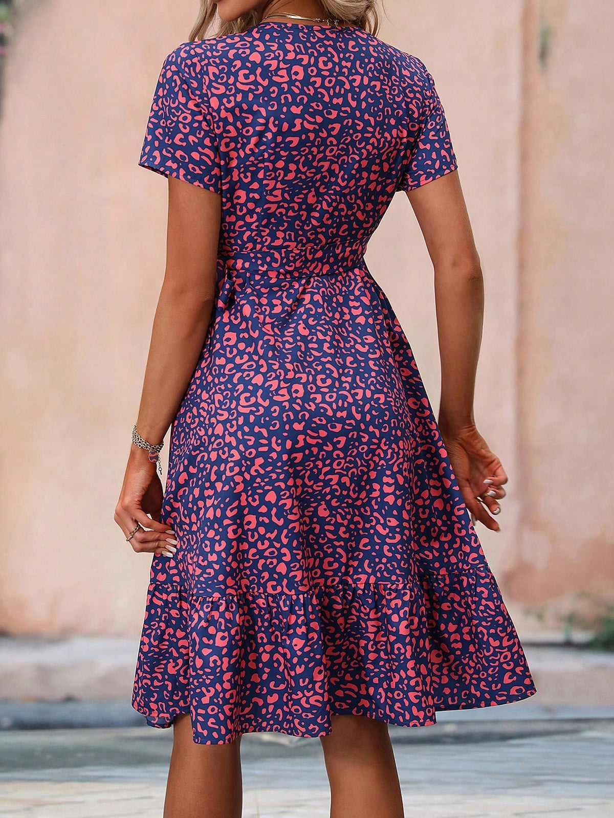 Vestido Midi Estampado Envelope Decote V Ajustado