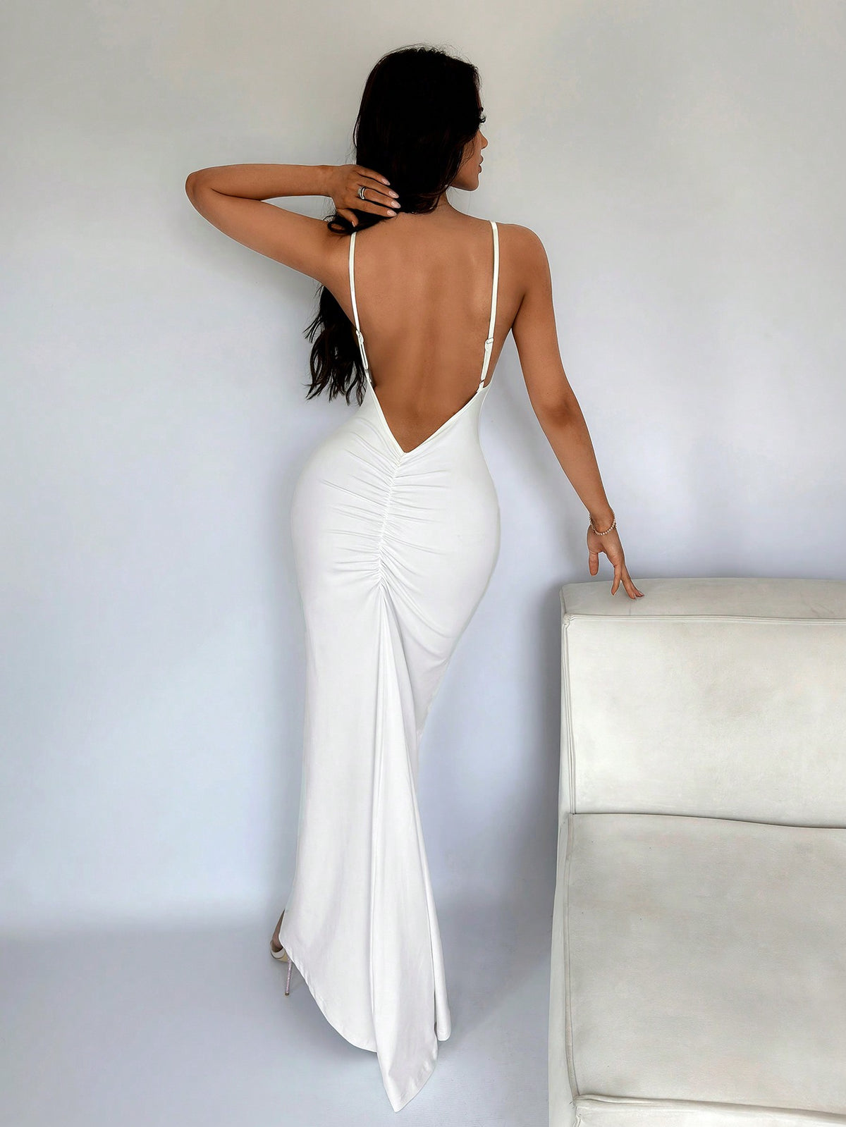 Vestido Longo Justo Elegante Decote Profundo Costas Abertas