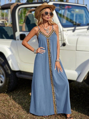 Vestido Longo Preto Com Alças Finas E Detalhe Étnico Frontal