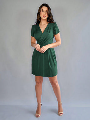 Vestido Curto Evasê Decote V Transpassado Elegante