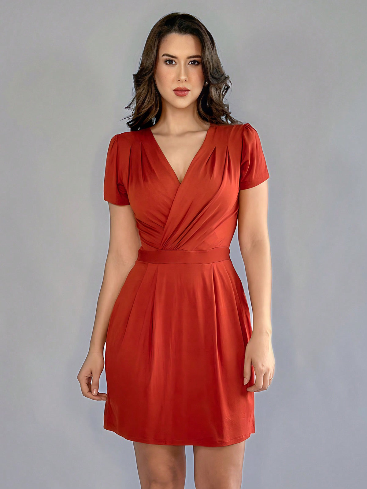 Vestido Curto Evasê Decote V Transpassado Elegante