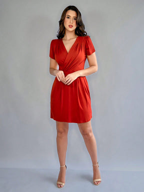 Vestido Curto Evasê Decote V Transpassado Elegante