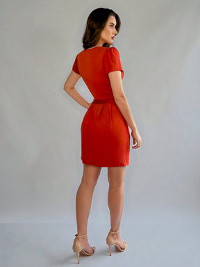 Vestido Curto Evasê Decote V Transpassado Elegante