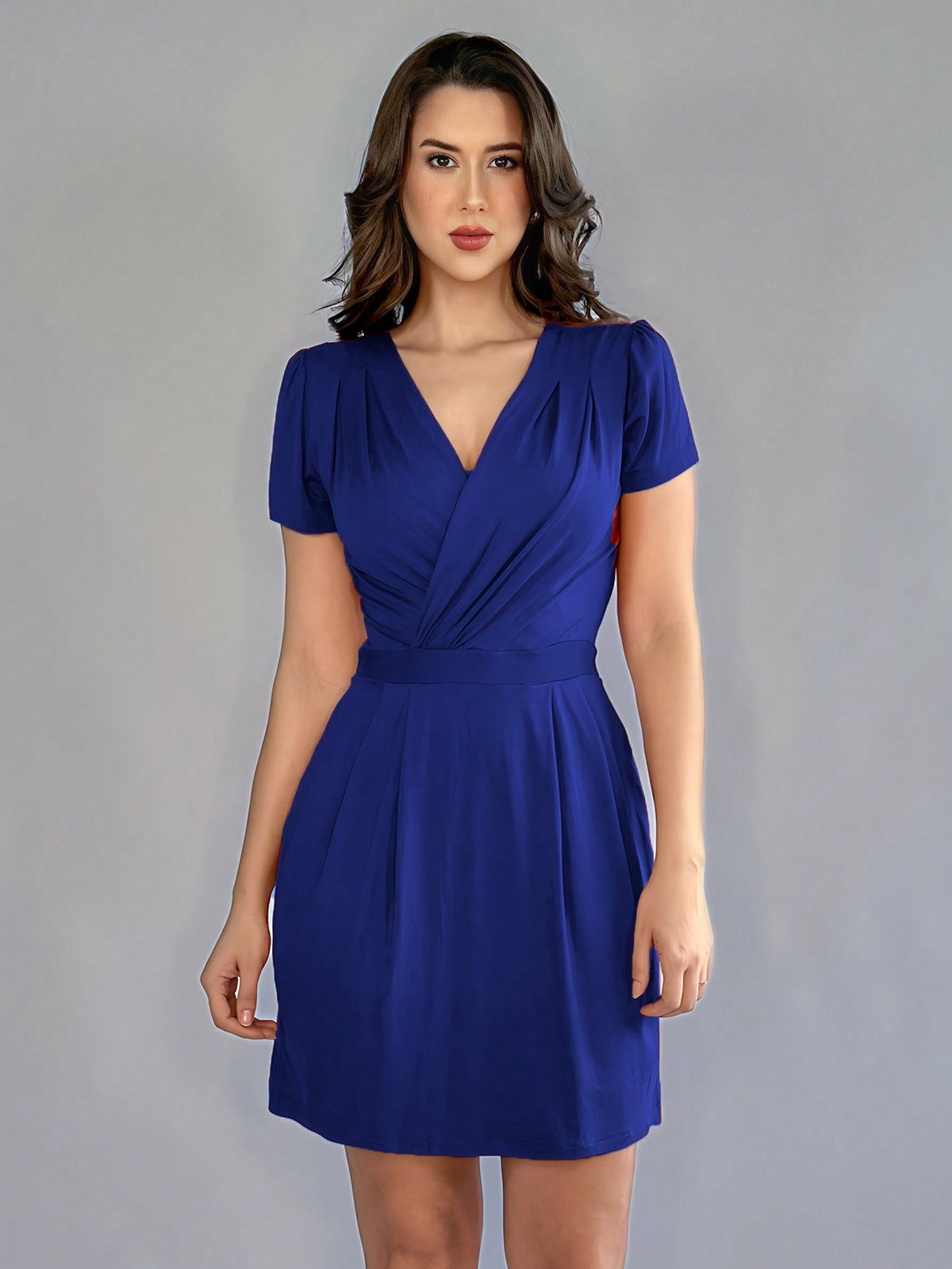 Vestido Curto Evasê Decote V Transpassado Elegante