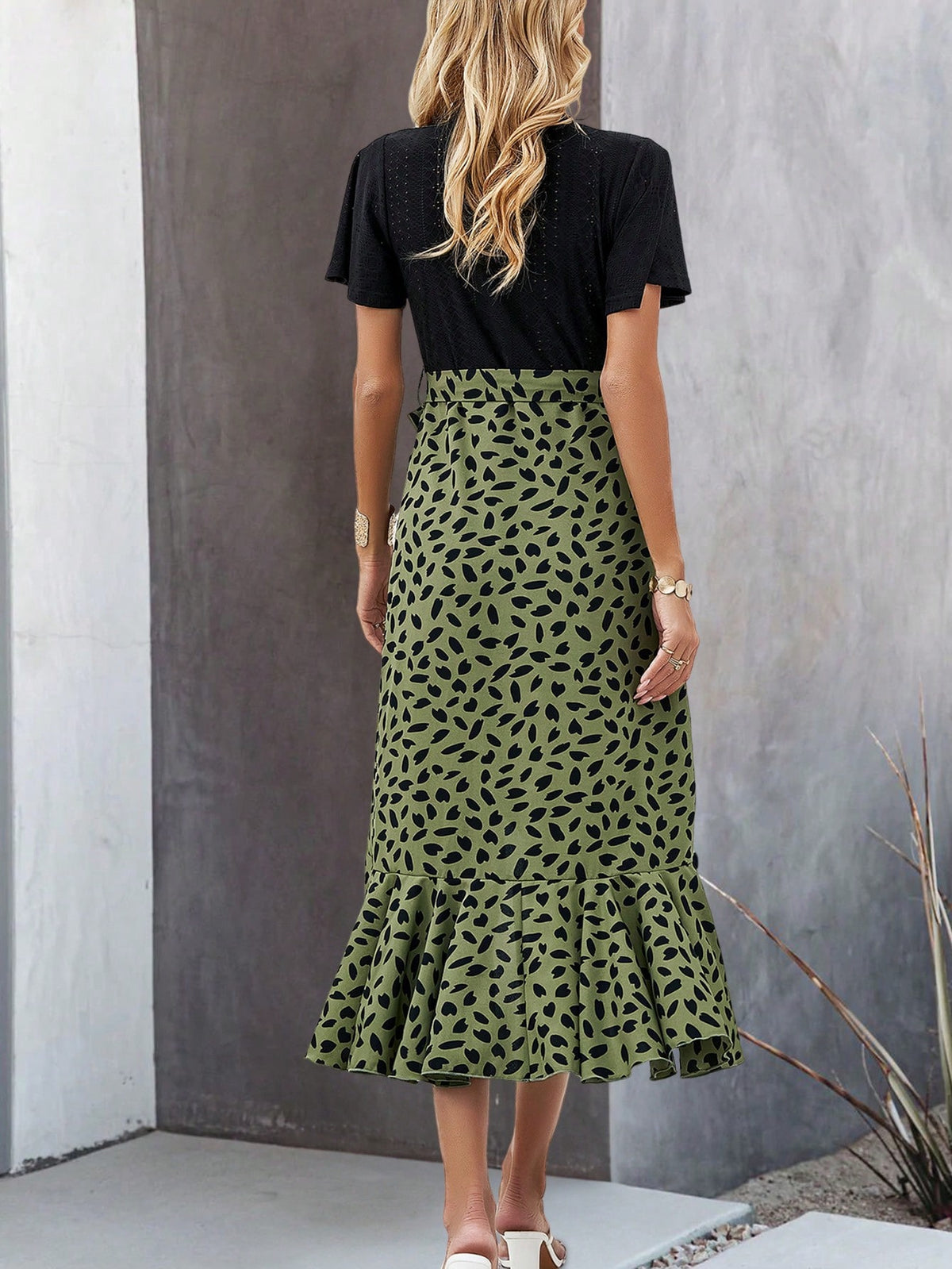 Vestido Midi Transpassado Com Saia Estampada