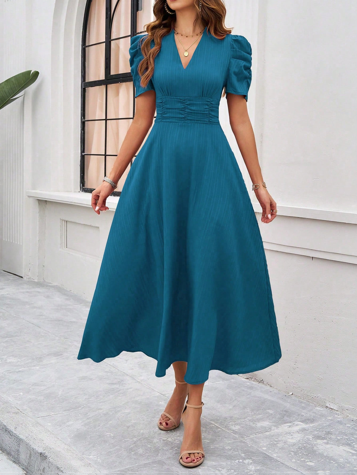 Vestido Midi Evasê Elegante Com Manga Bufante