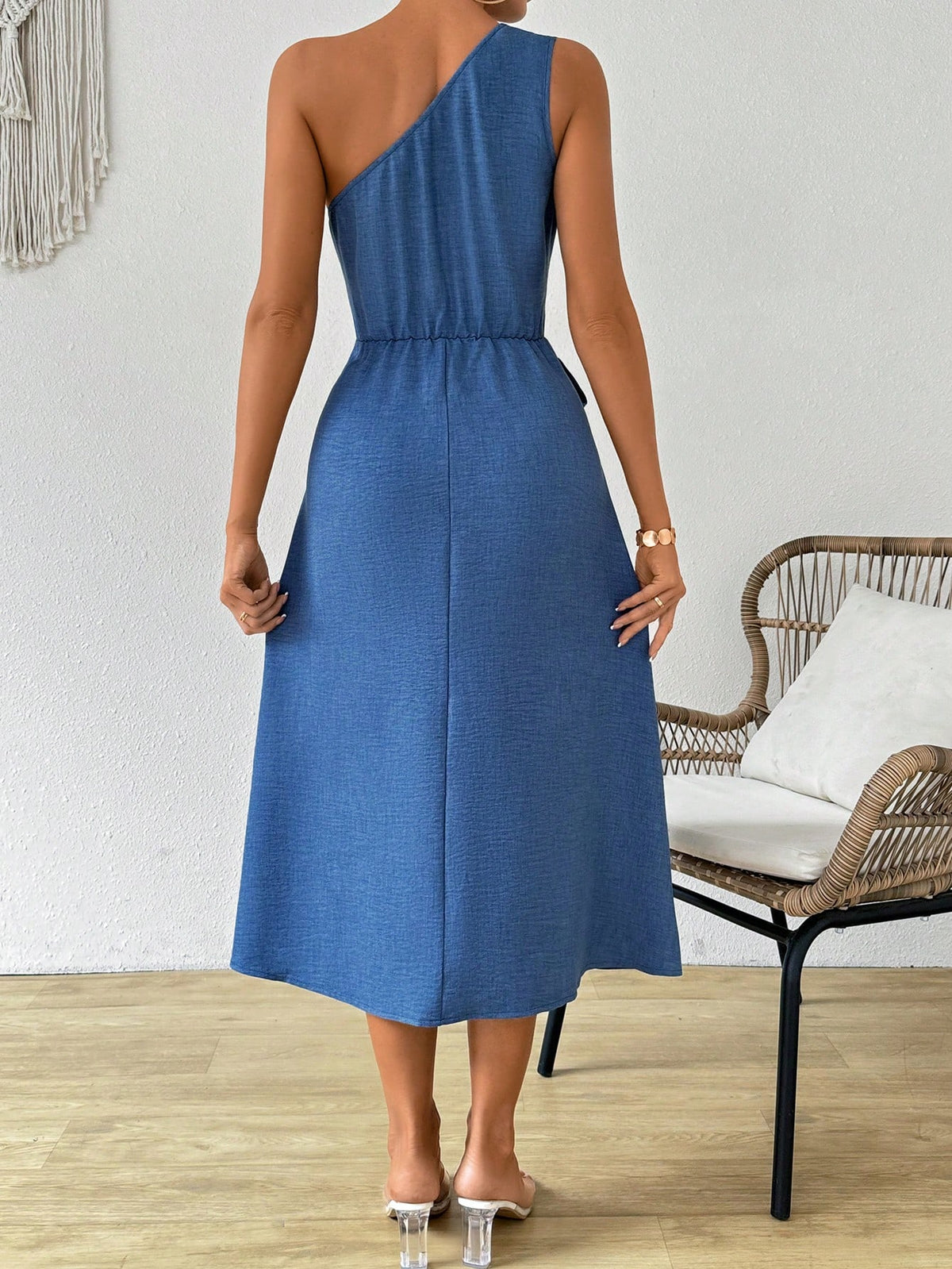 Vestido Midi Um Ombro Só Com Amarração Na Cintura