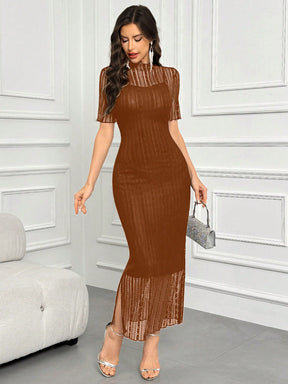 Vestido Longo Elegante Com Transparência E Gola Alta