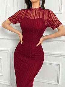 Vestido Longo Elegante Com Transparência E Gola Alta