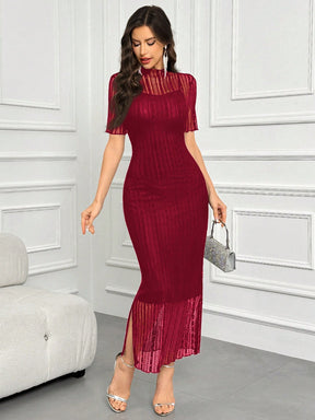 Vestido Longo Elegante Com Transparência E Gola Alta