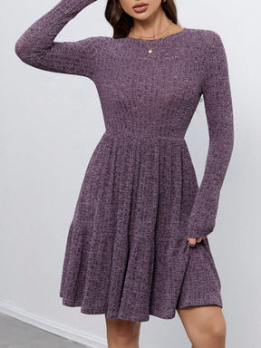 Vestido Curto De Manga Longa Com Cinto E Saia Rodada