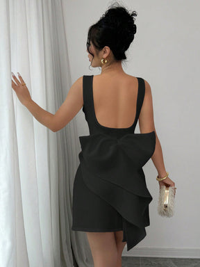 Vestido Elegante Com Decote Profundo E Laço Marcante
