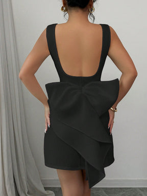 Vestido Elegante Com Decote Profundo E Laço Marcante