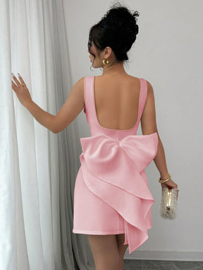Vestido Elegante Com Decote Profundo E Laço Marcante