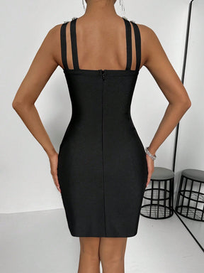 Vestido Curto Com Alças Cruzadas E Pedraria Brilhante