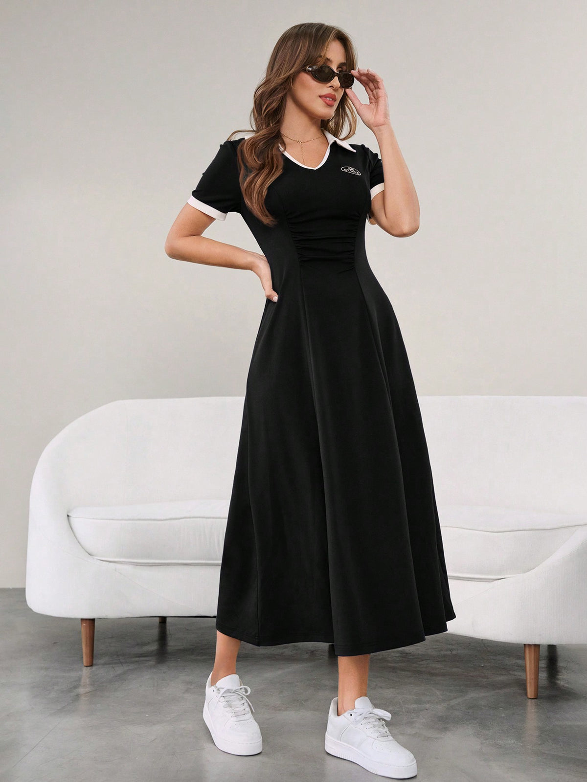Vestido Longo Minimalista Decote V Cintura Ajustada