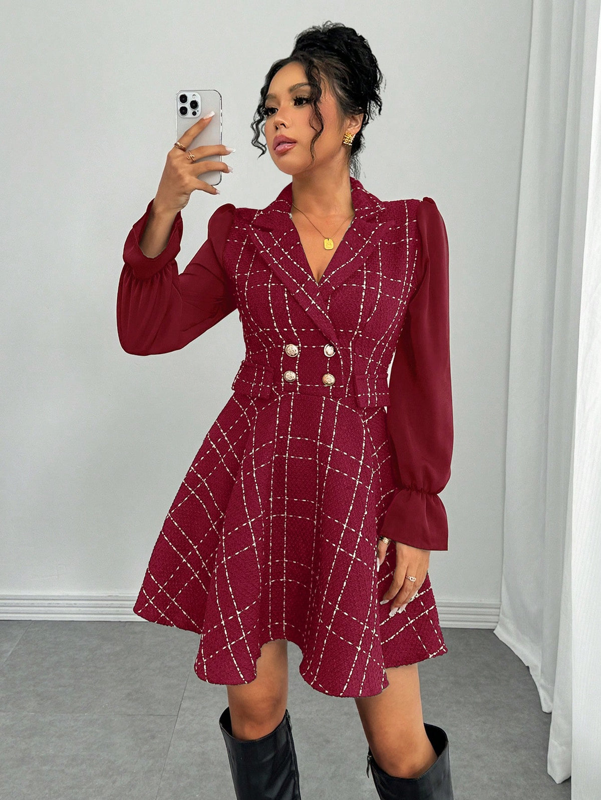 Vestido Blazer Curto Rodado Com Manga Longa E Botões
