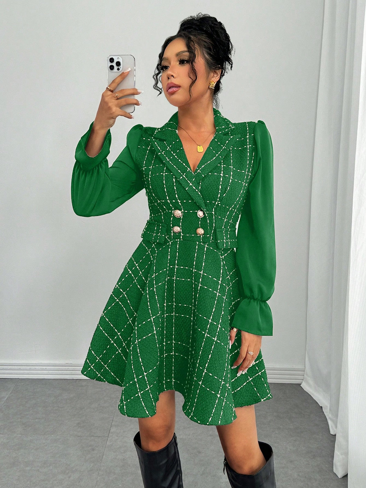 Vestido Blazer Curto Rodado Com Manga Longa E Botões