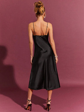Vestido Midi Elegante Alças Finas Corrente Decote Drapeado