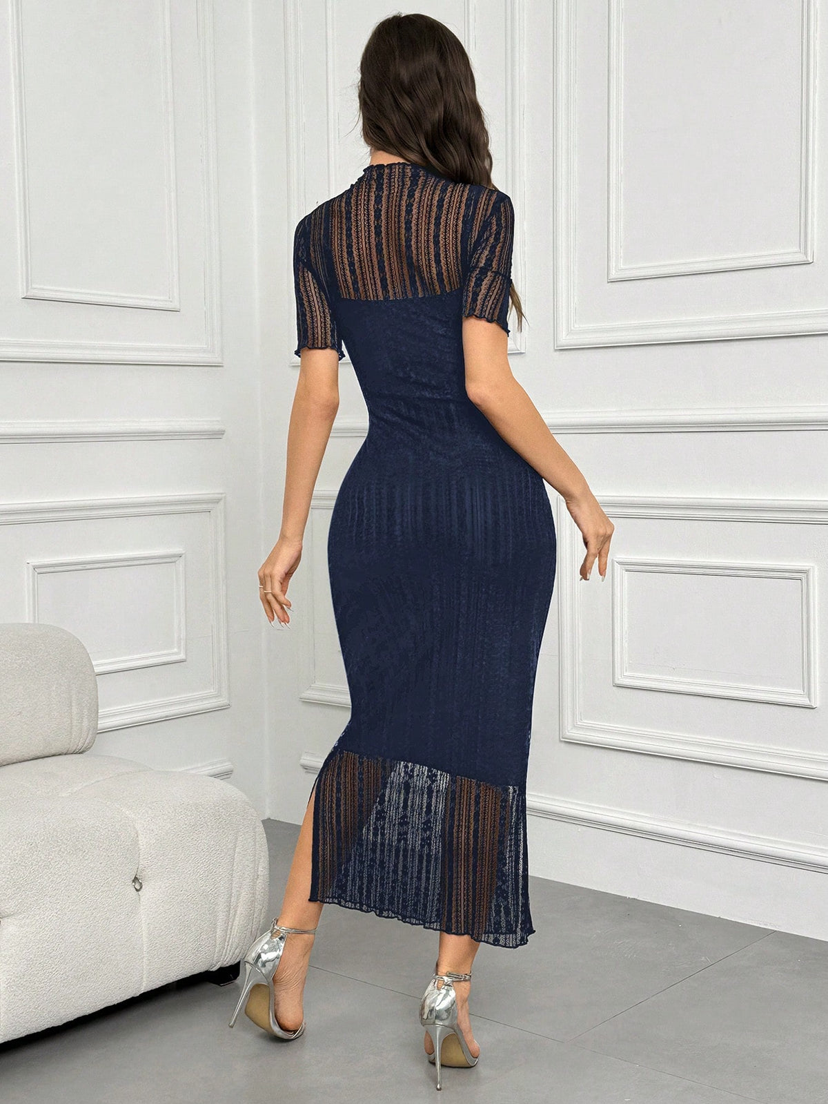 Vestido Longo Elegante Com Transparência E Gola Alta