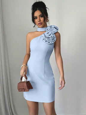 Vestido Festa Assimétrico Com Gola Alta e Detalhe Floral