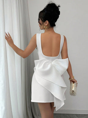 Vestido Elegante Com Decote Profundo E Laço Marcante