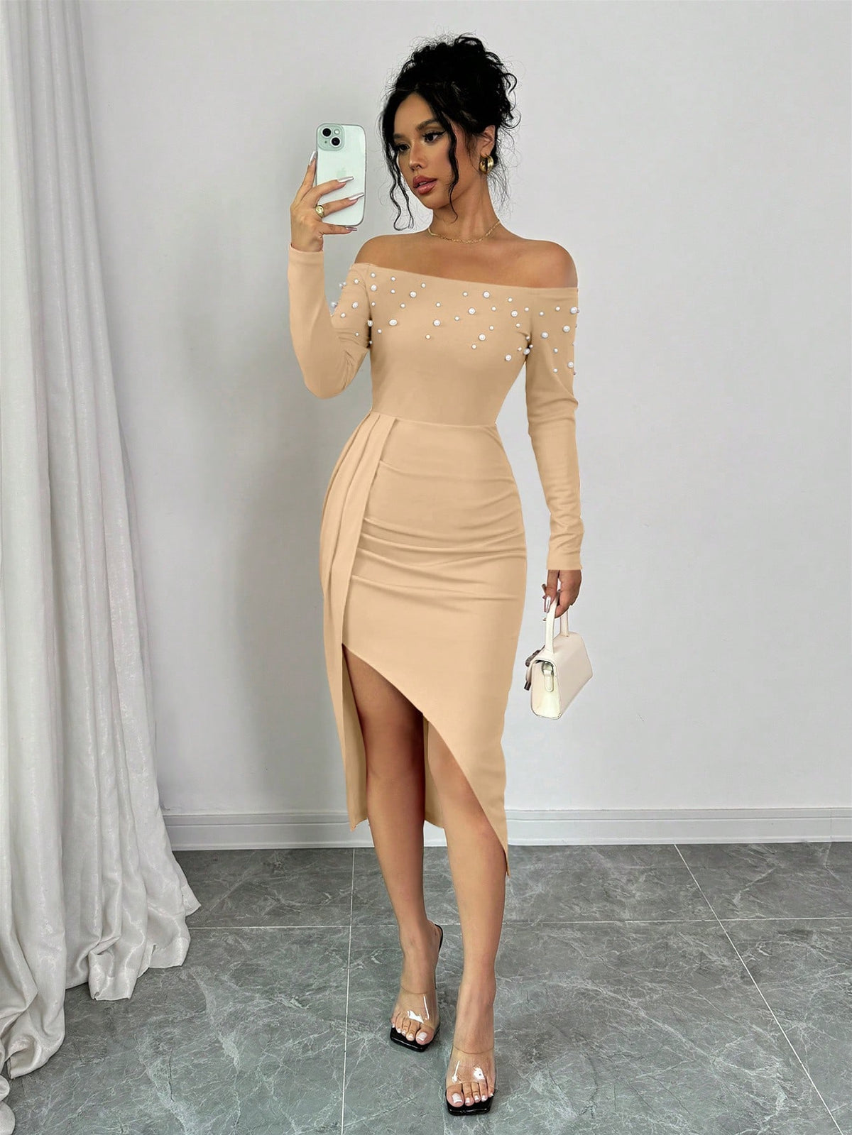 Vestido Midi Ombro A Ombro Com Pérolas E Fenda Elegante
