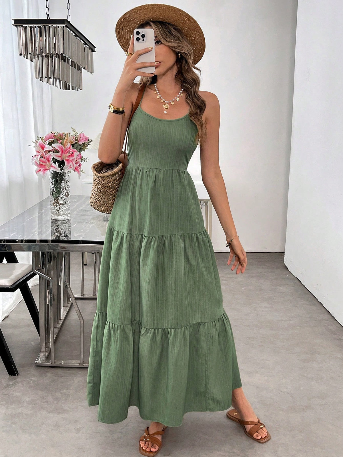 Vestido Longo Verde Com Laço Nas Costas E Camadas Fluídas