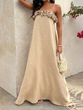 Vestido Longo De Alças Com Detalhe Floral No Decote
