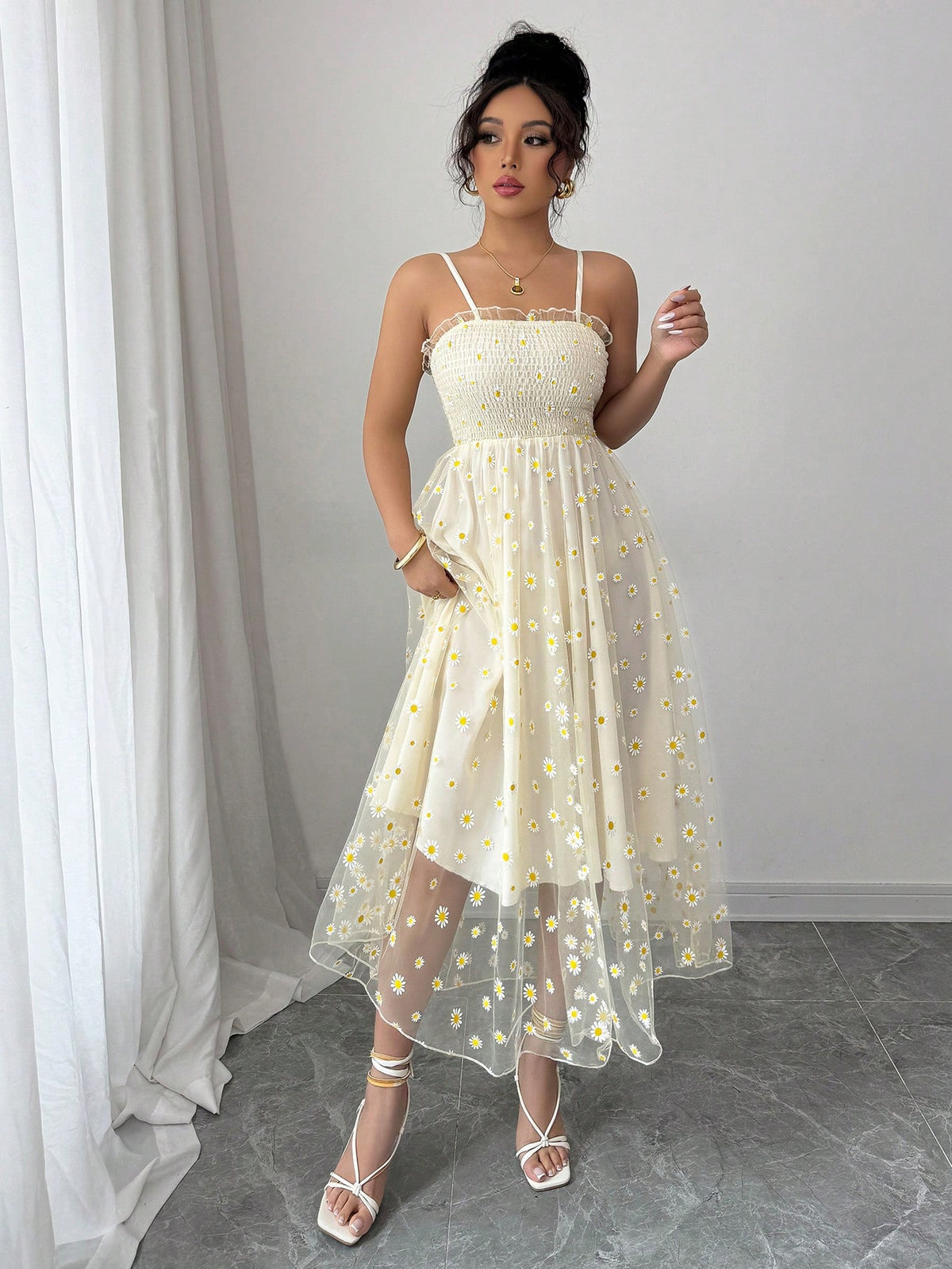 Vestido Midi Tule Bordado Com Estampa De Margaridas