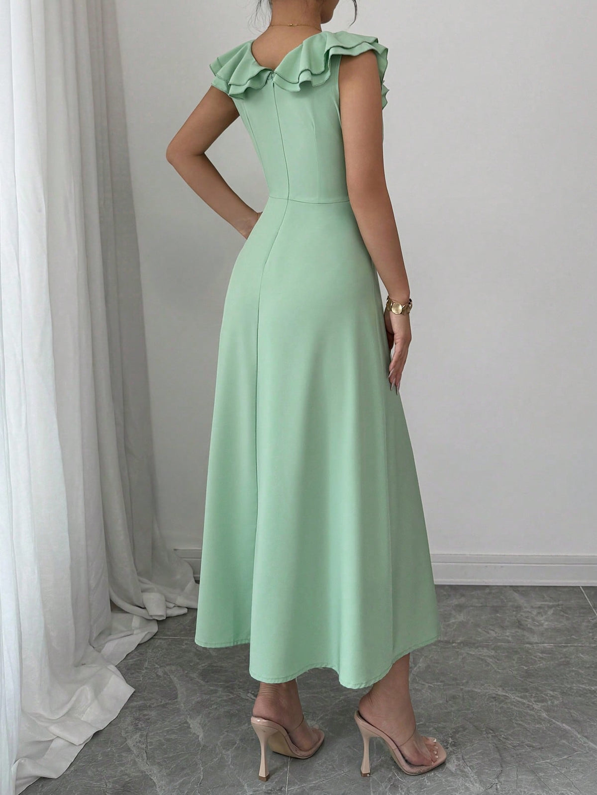 Vestido Midi Evasê Com Babado No Decote