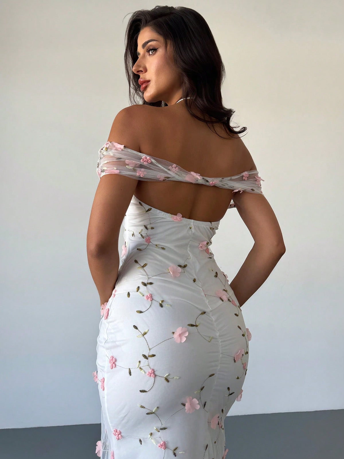 Vestido Longo Ombro A Ombro Com Estampa Floral Romântica
