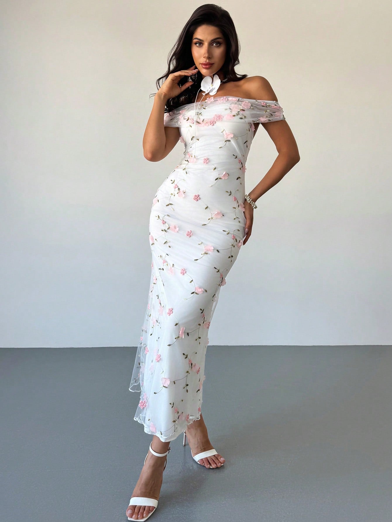 Vestido Longo Ombro A Ombro Com Estampa Floral Romântica