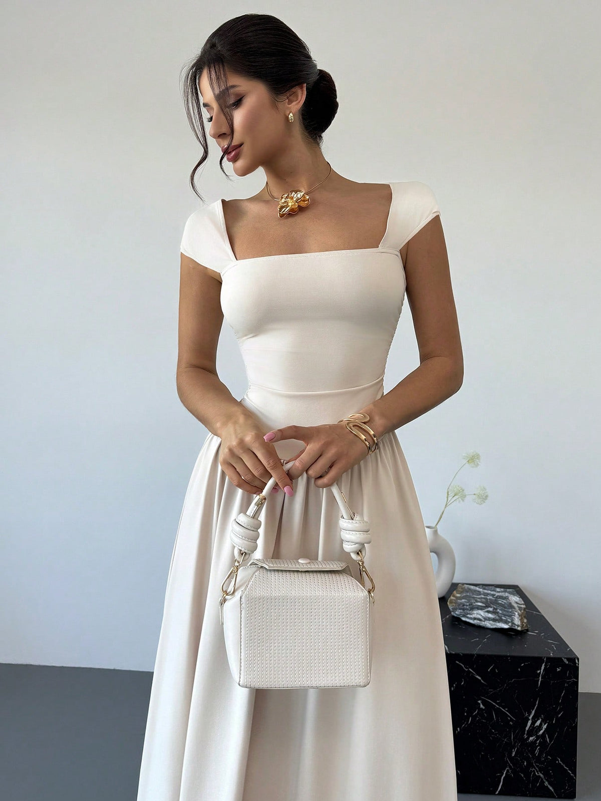 Vestido Longo Decote Quadrado Com Mangas Curtas Elegante