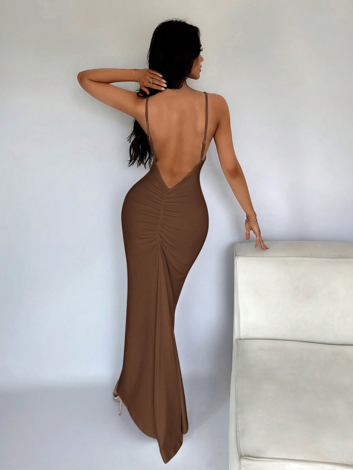 Vestido Longo Justo Elegante Decote Profundo Costas Abertas