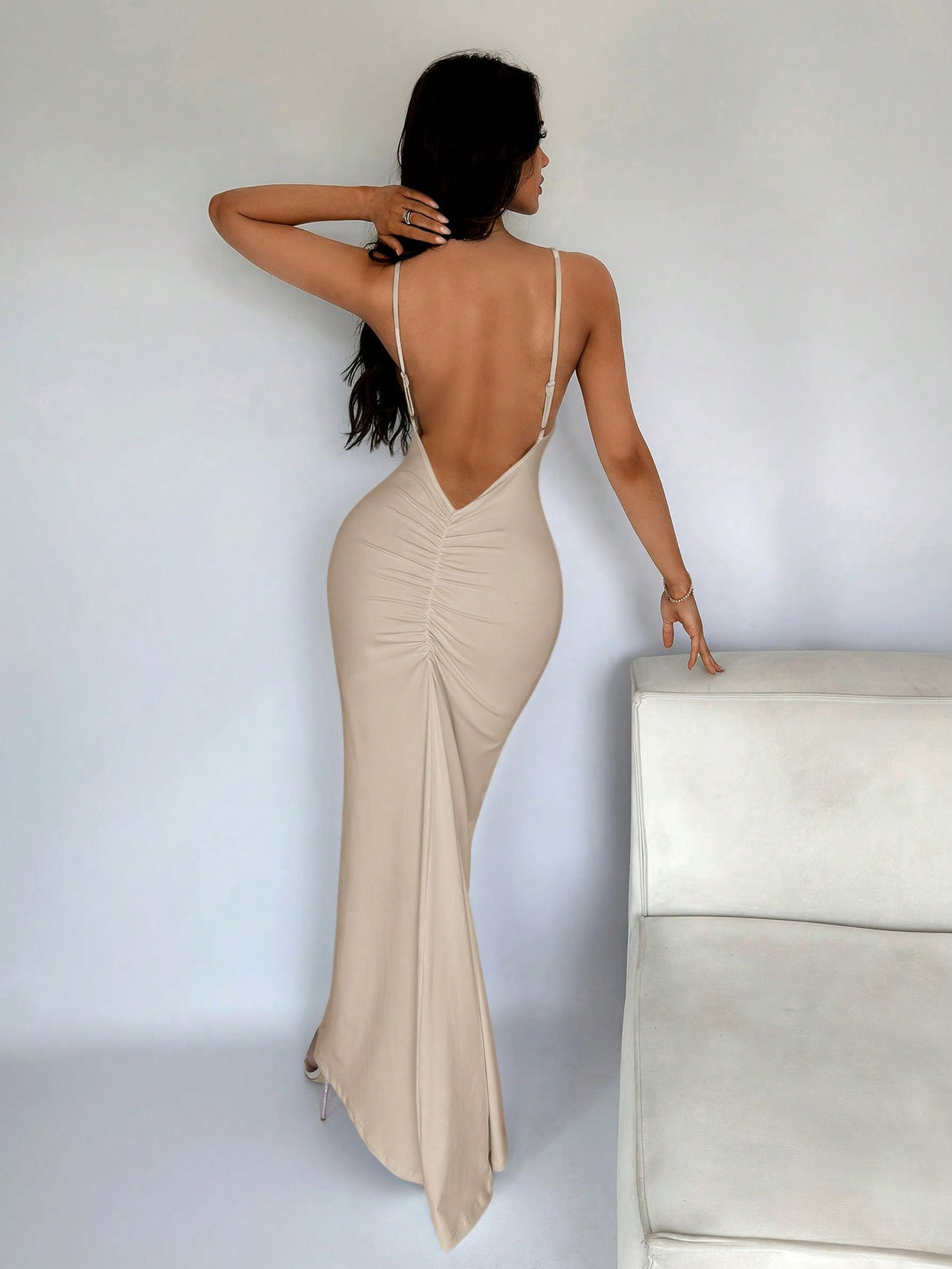 Vestido Longo Justo Elegante Decote Profundo Costas Abertas