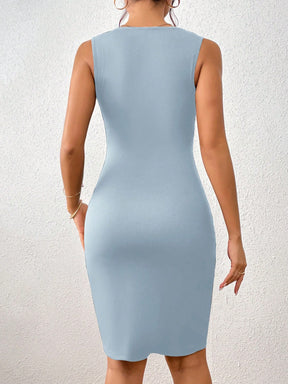 Vestido Curto Justo Bicolor Decote V Com Botões Laterais