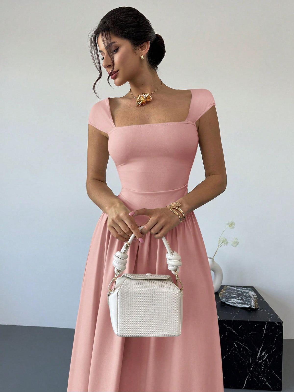 Vestido Longo Decote Quadrado Com Mangas Curtas Elegante