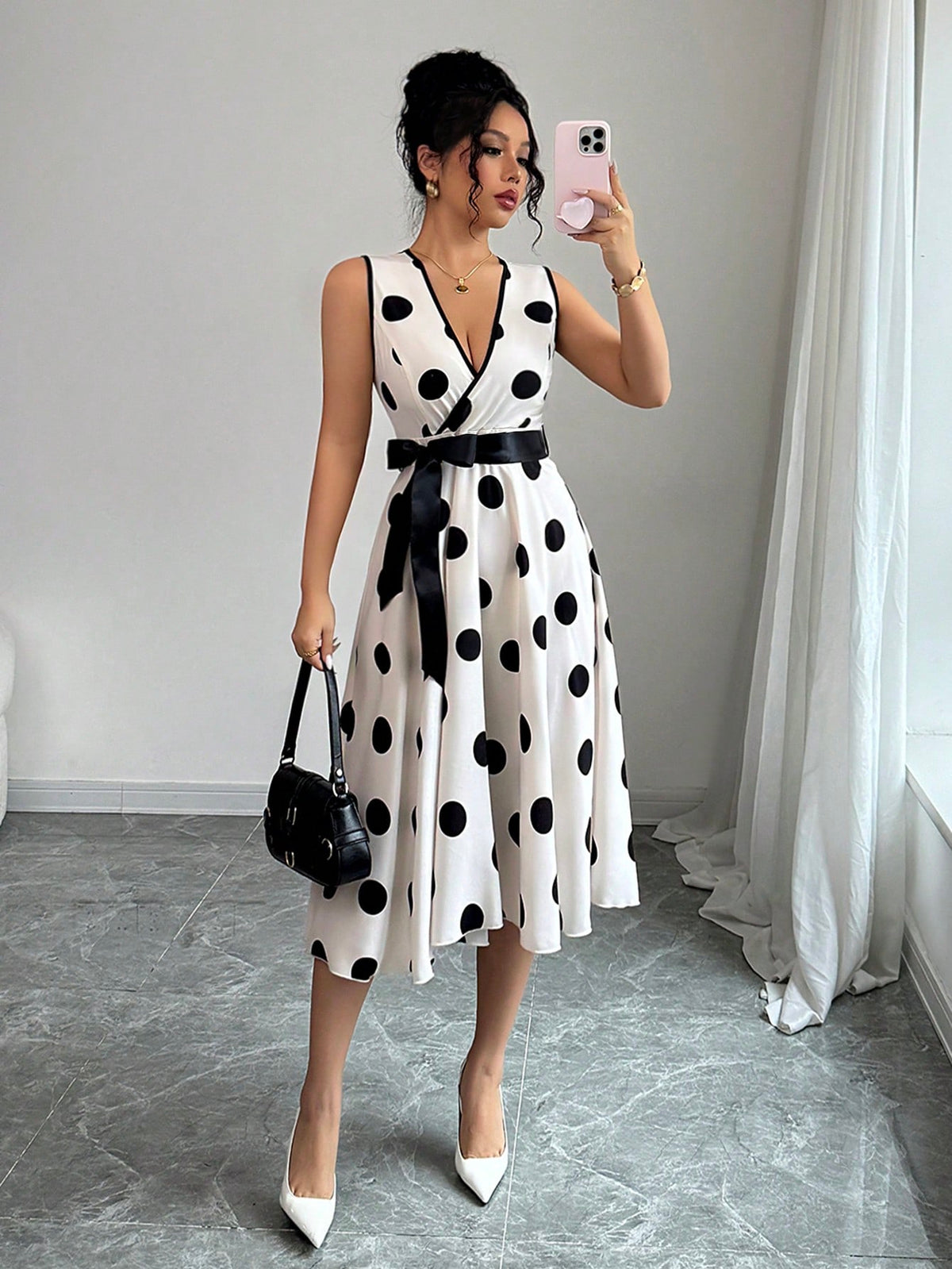 Vestido Midi Poá Decote V Com Cinto De Amarração