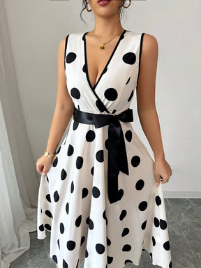 Vestido Midi Poá Decote V Com Cinto De Amarração