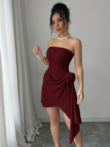 Vestido Curto Tomara Que Caia Assimétrico Com Flor Na Cintura